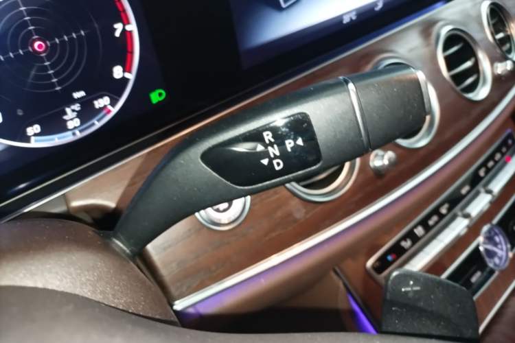 Used Mercedes-Benz E-Class 2019 E 260 L 4MATIC Gear Lever