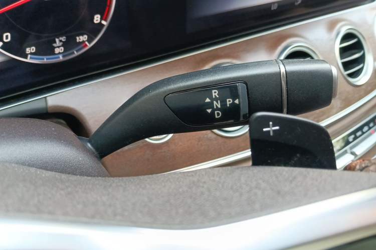 Used Mercedes-Benz E-Class 2019 Facelifted E 300 L Stylish Version Gear Lever
