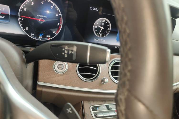 Used Mercedes-Benz E-Class 2019 Facelifted E 300 L Stylish Version Gear Lever