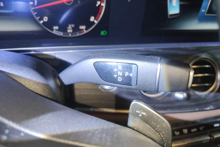 Used Mercedes-Benz E-Class 2019 Restyled E 300 L Sport Luxury Edition Gear Lever