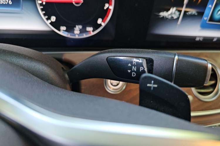 Used Mercedes-Benz E-Class 2019 Restyled E 300 L Sporty and Stylish Edition Gear Lever