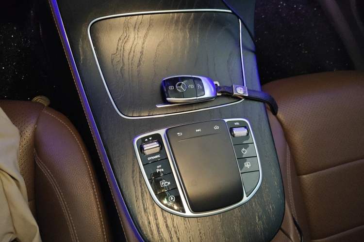 Used Mercedes-Benz E-Class 2019 E 300 L Sporty and Stylish Model Gear Lever