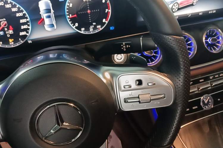 Used Mercedes-Benz E-Class 2019 E 300 L Sporty and Stylish Model Gear Lever