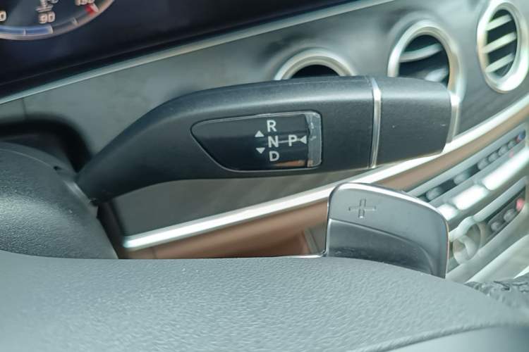 Used Mercedes-Benz E-Class 2019 Restyled E 300 L Sport Luxury Edition Gear Lever