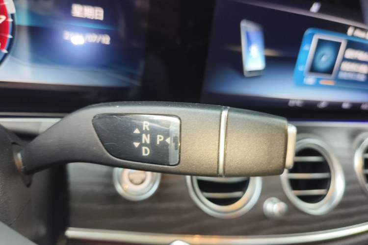 Used Mercedes-Benz E-Class 2019 Restyled E 300 L Sport Luxury Edition Gear Lever