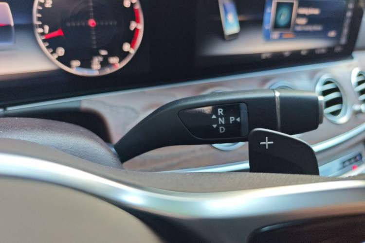 Used Mercedes-Benz E-Class 2019 Restyled E 300 L Luxury Edition Gear Lever
