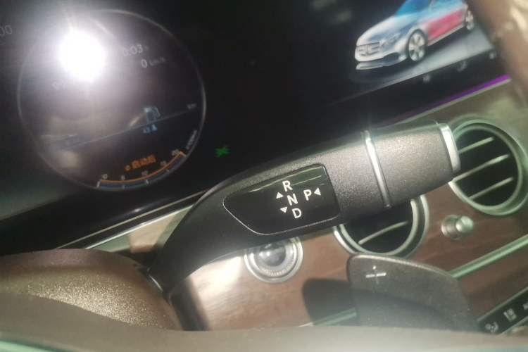 Used Mercedes-Benz E-Class 2019 Facelifted E 300 L Stylish Version Gear Lever