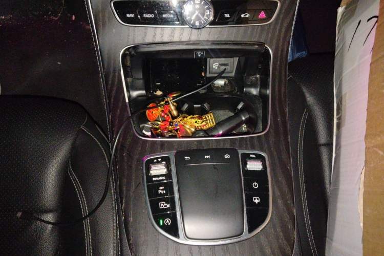 Used Mercedes-Benz E-Class 2019 Restyled E 300 L Sport Luxury Edition Gear Lever