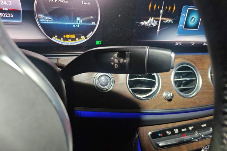 Used Mercedes-Benz E-Class 2019 Restyled E 300 L Luxury Edition Gear Lever
