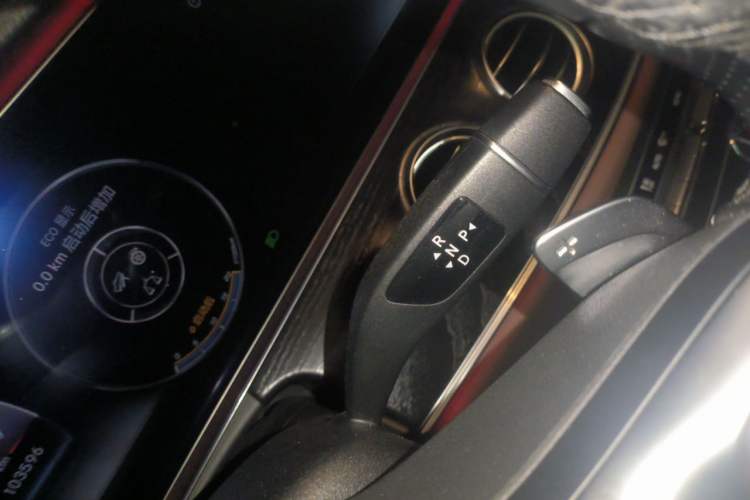 Used Mercedes-Benz E-Class 2019 E 300 L Sporty and Stylish Model Gear Lever