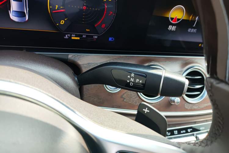 Used Mercedes-Benz E-Class 2019 Restyled E 300 L Luxury Edition Gear Lever