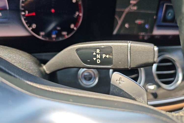 Used Mercedes-Benz E-Class 2019 Restyled E 300 L Sport Luxury Edition Gear Lever
