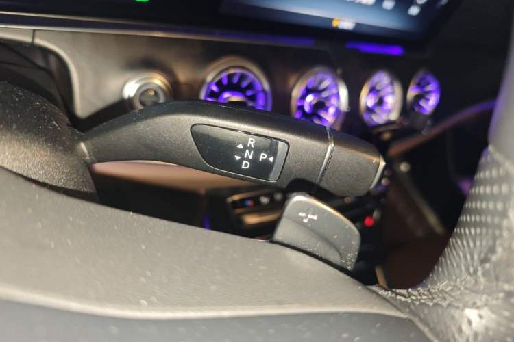 Used Mercedes-Benz E-Class 2019 E 300 L Sport Luxury Edition Gear Lever