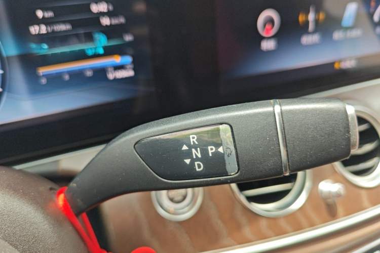 Used Mercedes-Benz E-Class 2019 Restyled E 300 L Luxury Edition Gear Lever