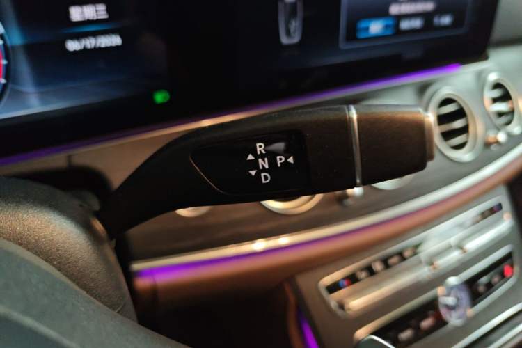 Used Mercedes-Benz E-Class 2019 Restyled E 300 L Sport Luxury Edition Gear Lever