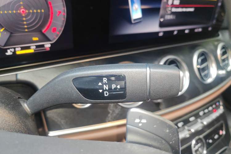 Used Mercedes-Benz E-Class 2019 E 300 L Sport Luxury Edition Gear Lever
