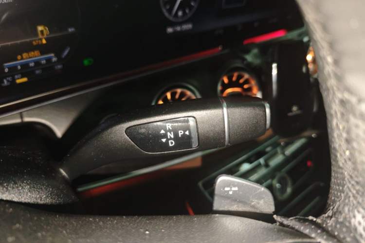 Used Mercedes-Benz E-Class 2019 E 300 L Sport Luxury Edition Gear Lever