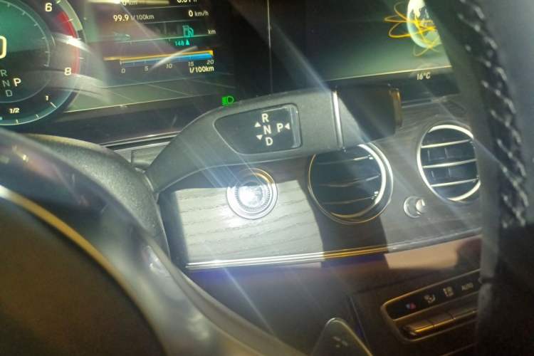 Used Mercedes-Benz E-Class 2019 Restyled E 300 L Sport Luxury Edition Gear Lever