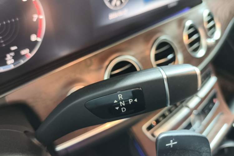 Used Mercedes-Benz E-Class 2019 Restyled E 300 L Luxury Edition Gear Lever