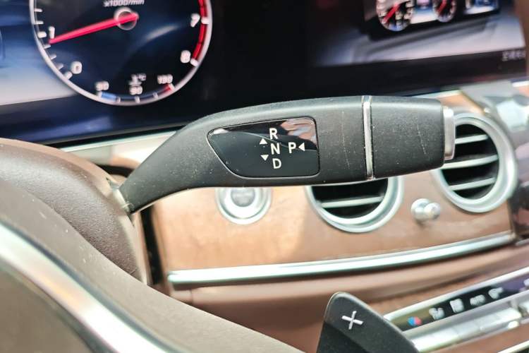 Used Mercedes-Benz E-Class 2019 Restyled E 300 L Luxury Edition Gear Lever