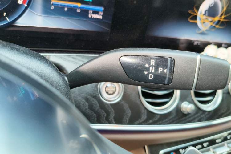 Used Mercedes-Benz E-Class 2019 E 300 L Sport Luxury Edition Gear Lever