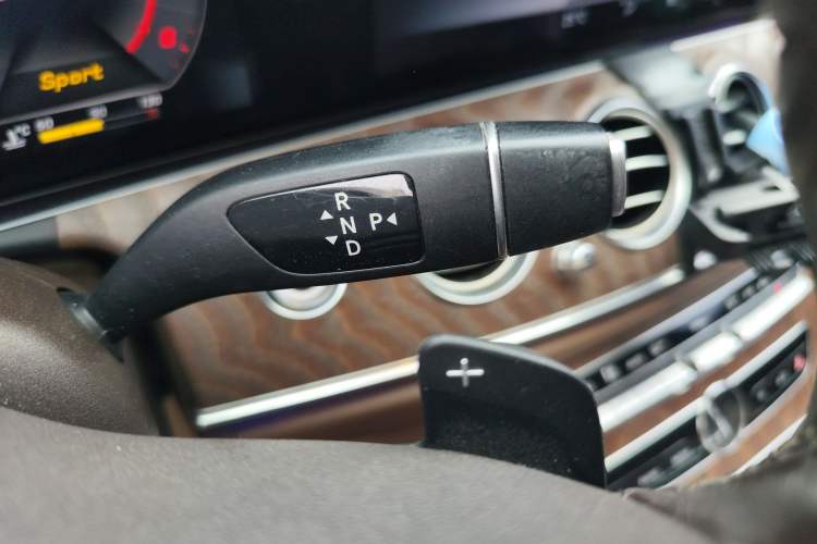 Used Mercedes-Benz E-Class 2019 Restyled E 300 L Luxury Edition Gear Lever
