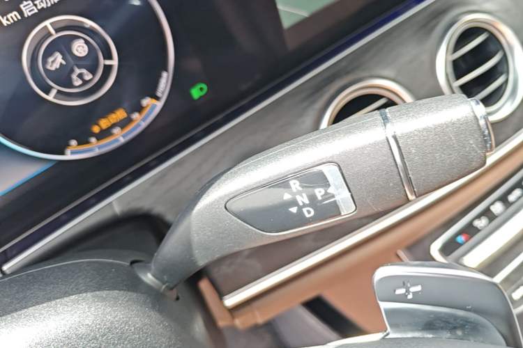 Used Mercedes-Benz E-Class 2019 E 260 L Sport Edition Gear Lever