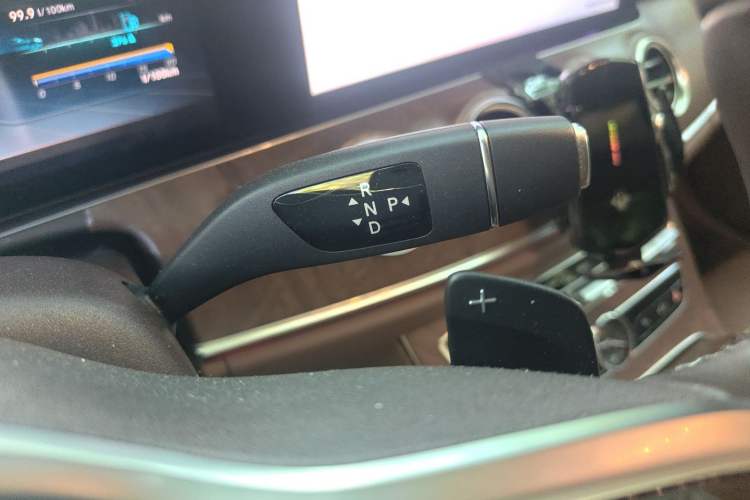 Used Mercedes-Benz E-Class 2019 Facelifted E 300 L Stylish Version Gear Lever