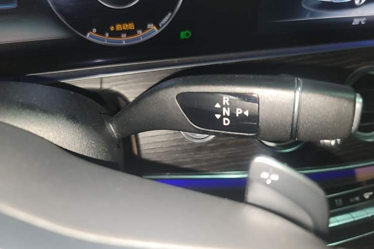Used Mercedes-Benz E-Class 2019 Restyled E 300 L Sporty and Stylish Edition Gear Lever