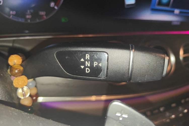 Used Mercedes-Benz E-Class 2019 Restyled E 300 L Sporty and Stylish Edition Gear Lever