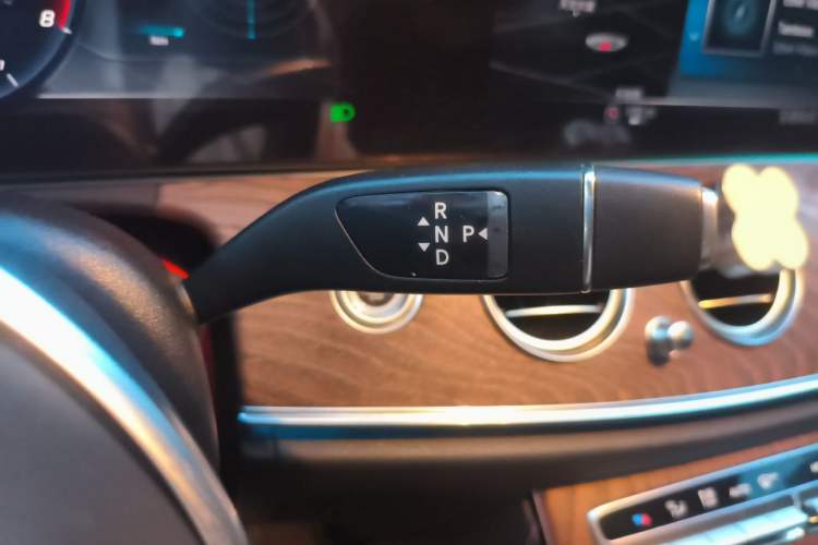 Used Mercedes-Benz E-Class 2019 Restyled E 300 L Luxury Edition Gear Lever