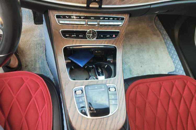Used Mercedes-Benz E-Class 2019 Restyled E 300 L Sport Luxury Edition Gear Lever