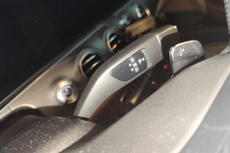 Used Mercedes-Benz E-Class 2019 Restyled E 300 L Sporty and Stylish Edition Gear Lever