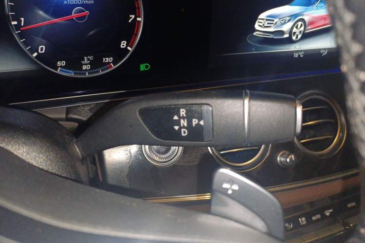 Used Mercedes-Benz E-Class 2019 E 300 L Sport Luxury Edition Gear Lever