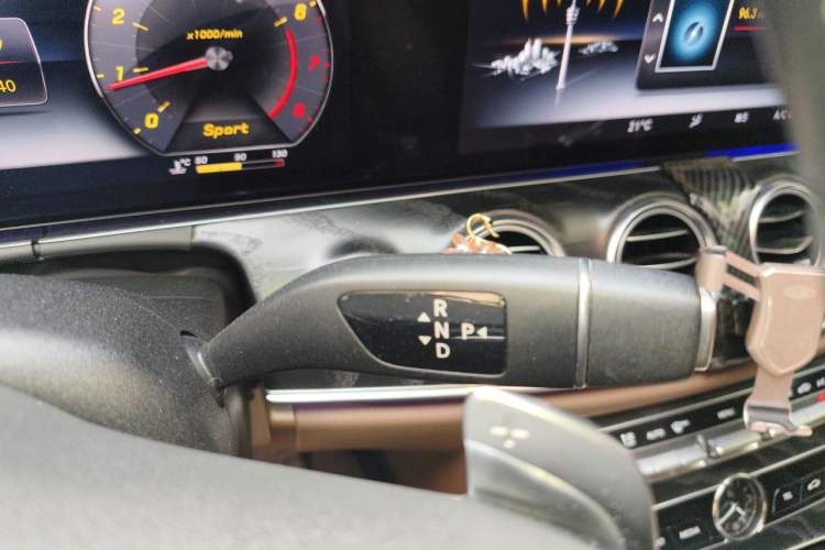 Used Mercedes-Benz E-Class 2019 E 300 L Sport Luxury Edition Gear Lever