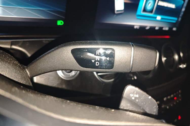 Used Mercedes-Benz E-Class 2019 E 300 L Sporty and Stylish Model Gear Lever