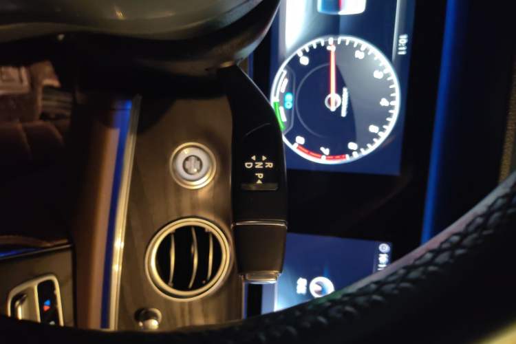 Used Mercedes-Benz E-Class 2019 E 260 L Sport Edition Gear Lever