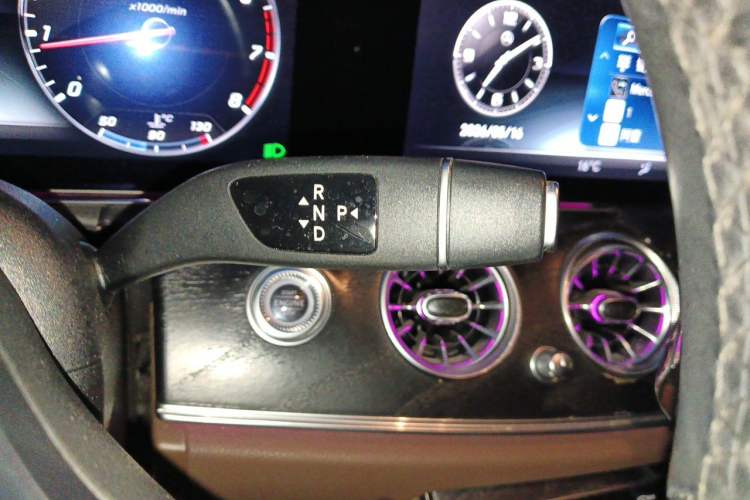 Used Mercedes-Benz E-Class 2019 E 300 L Sport Luxury Edition Gear Lever