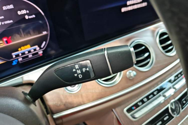 Used Mercedes-Benz E-Class 2019 Restyled E 300 L Luxury Edition Gear Lever