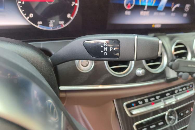 Used Mercedes-Benz E-Class 2019 Restyled E 300 L Sport Luxury Edition Gear Lever