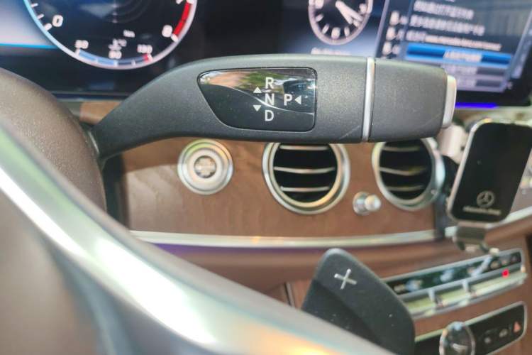 Used Mercedes-Benz E-Class 2019 Restyled E 300 L Luxury Edition Gear Lever
