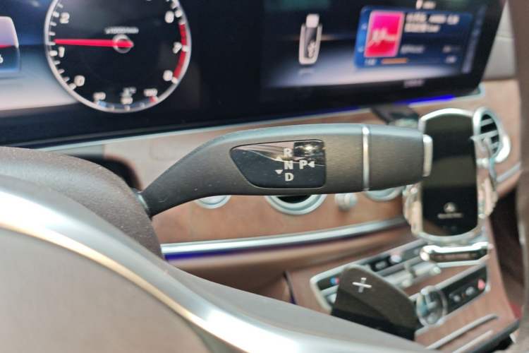 Used Mercedes-Benz E-Class 2019 Restyled E 300 L Luxury Edition Gear Lever