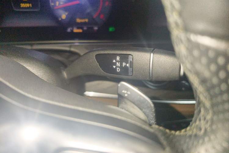 Used Mercedes-Benz E-Class 2019 Restyled E 300 L Sporty and Stylish Edition Gear Lever