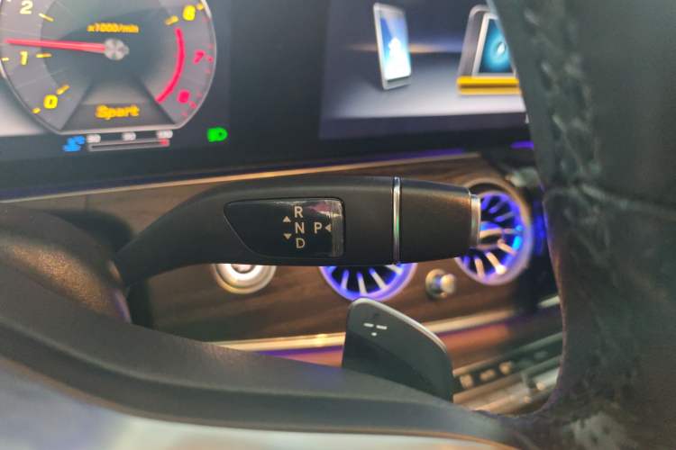 Used Mercedes-Benz E-Class 2019 Restyled E 300 L Sporty and Stylish Edition Gear Lever