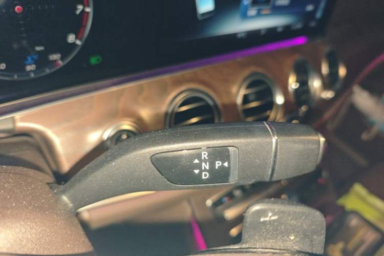 Used Mercedes-Benz E-Class 2019 Restyled E 300 L Luxury Edition Gear Lever