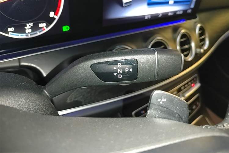 Used Mercedes-Benz E-Class 2019 Restyled E 300 L Sport Luxury Edition Gear Lever