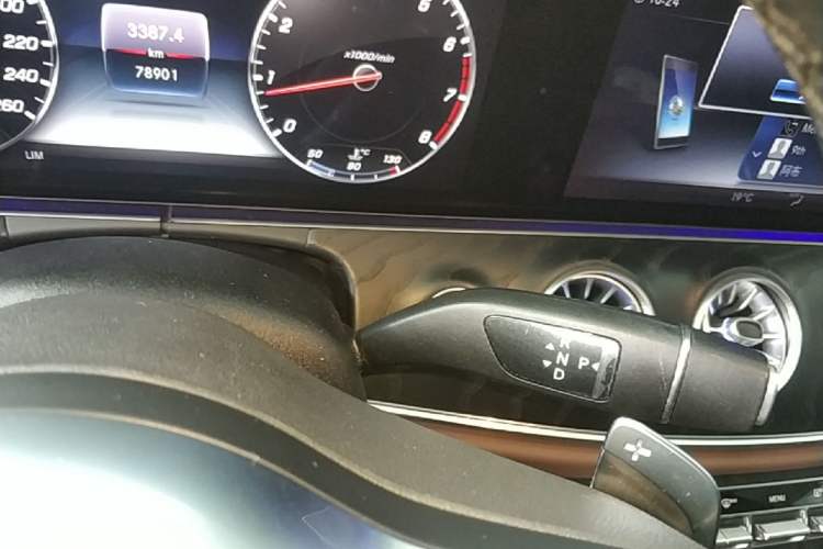 Used Mercedes-Benz E-Class 2019 E 300 L Sporty and Stylish Model Gear Lever