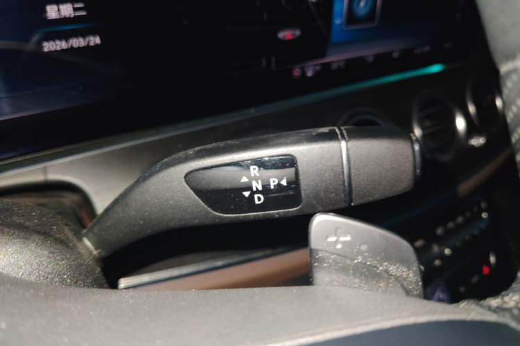 Used Mercedes-Benz E-Class 2019 Restyled E 300 L Sport Luxury Edition Gear Lever
