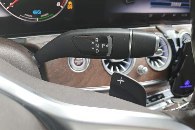 Used Mercedes-Benz E-Class 2019 E 260 L 4MATIC Gear Lever