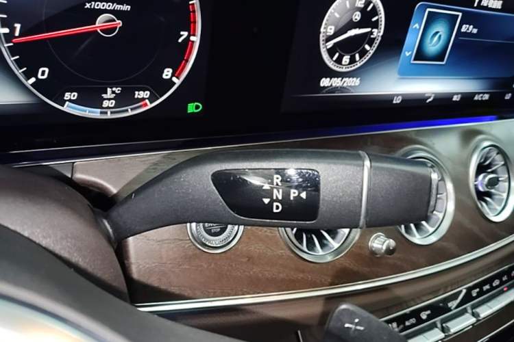 Used Mercedes-Benz E-Class 2019 E 200 L Gear Lever